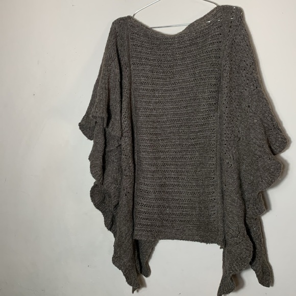 Free People Brown Crochet Scallop Cape Wrap Wool Blend Sweater Size Small - Picture 8 of 8